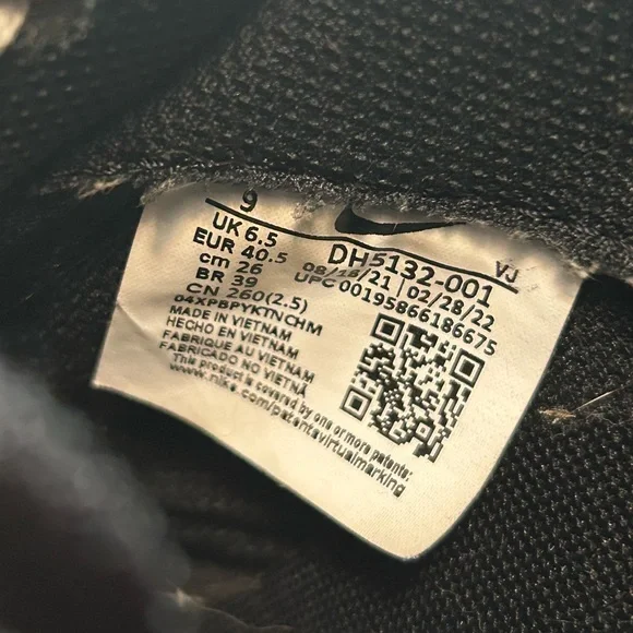 Nike Women's Black and Red Sneakers with Leopard Print - Picture 7 of 7